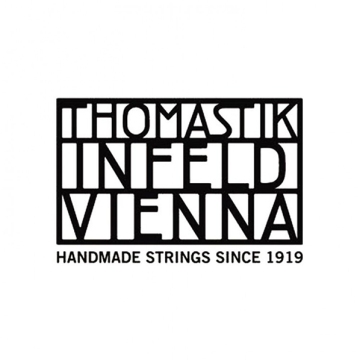 Artysta gra na strunach Thomastik-Infeld